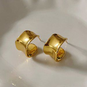 Curve/C Shape Designer 18K Gold Post Earrings